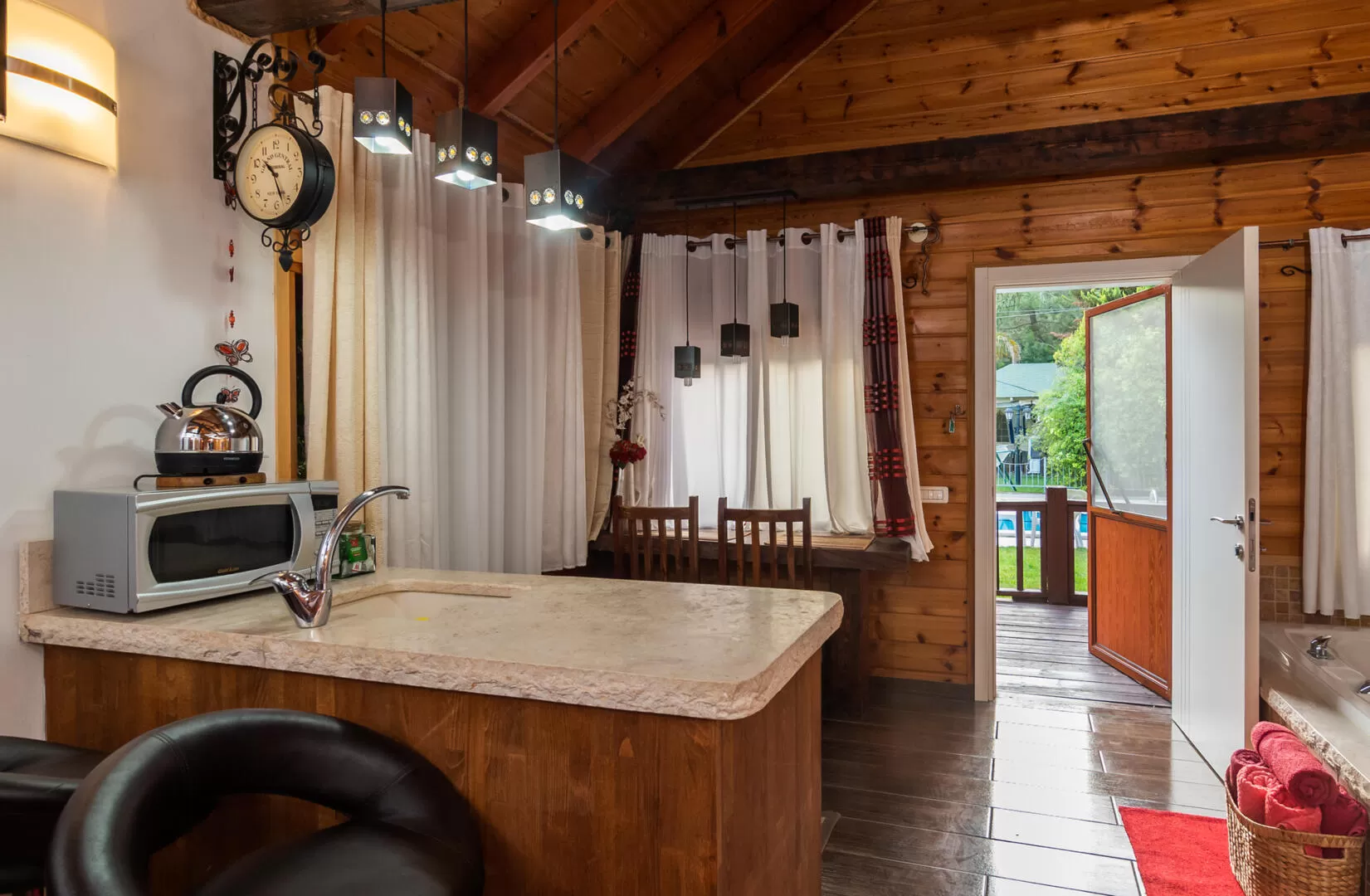 A bar in the kitchen of one of the cabins - Biktot Gabi Bektseh Haya'ar, Shafer, Upper Galilee