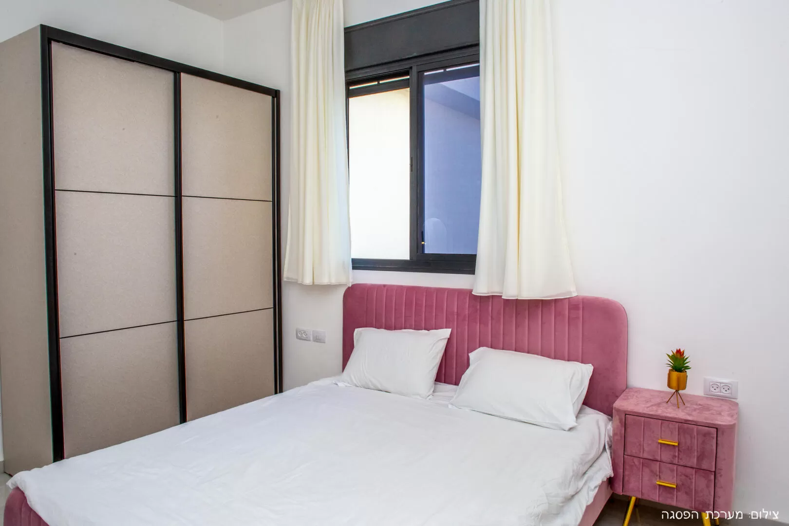 The villa has 3 bedrooms, all of which are master bedrooms - Omer BaGalil, Even Menahem, Western Galilee