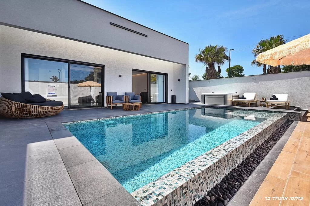 Private heated pool, jacuzzi spa and lots of treats - Cameo Suite, Dalton, Upper Galilee
