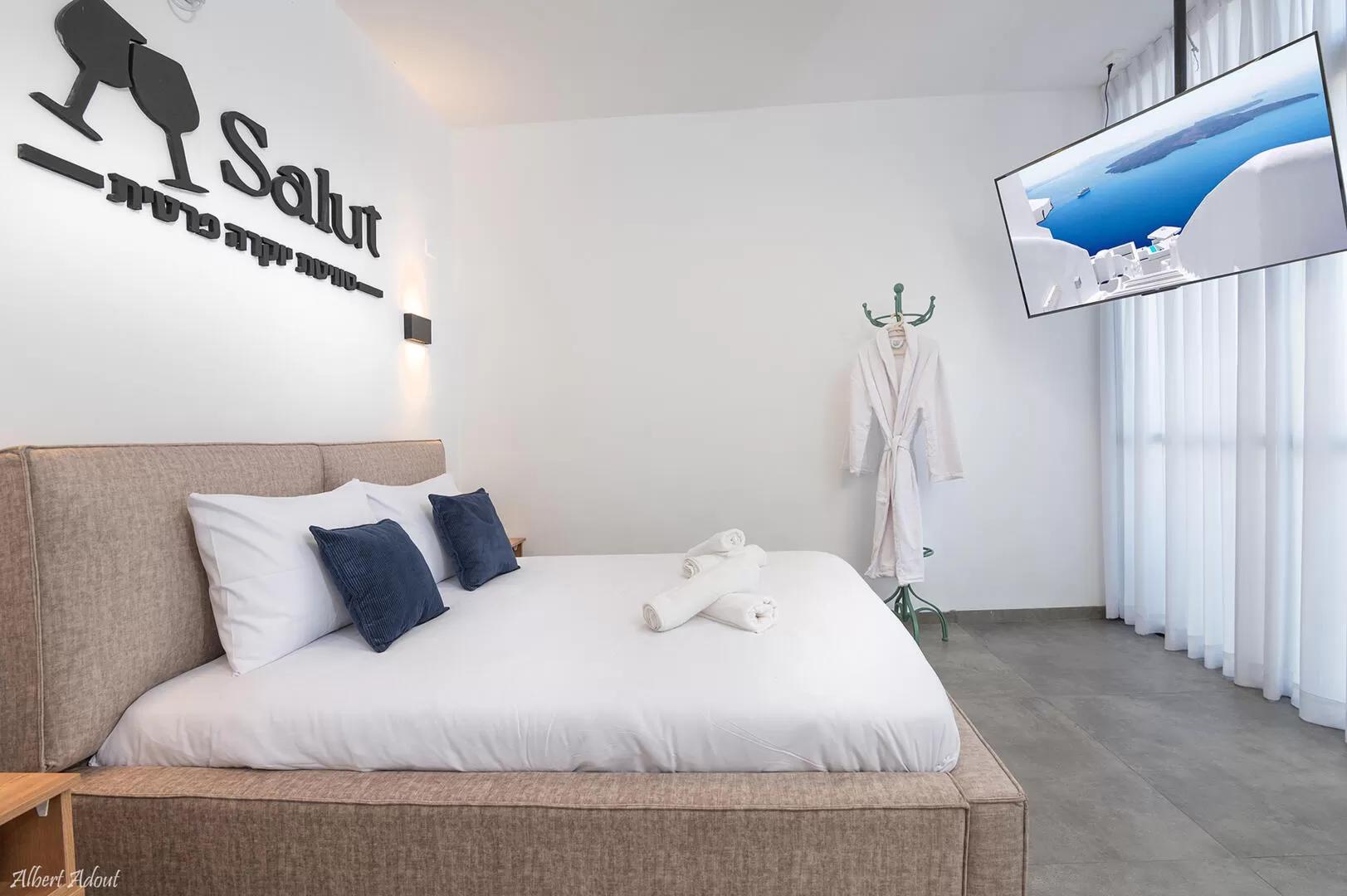The queen size bed is comfortable - Salut Luxury Suite, Dalton, Upper Galilee