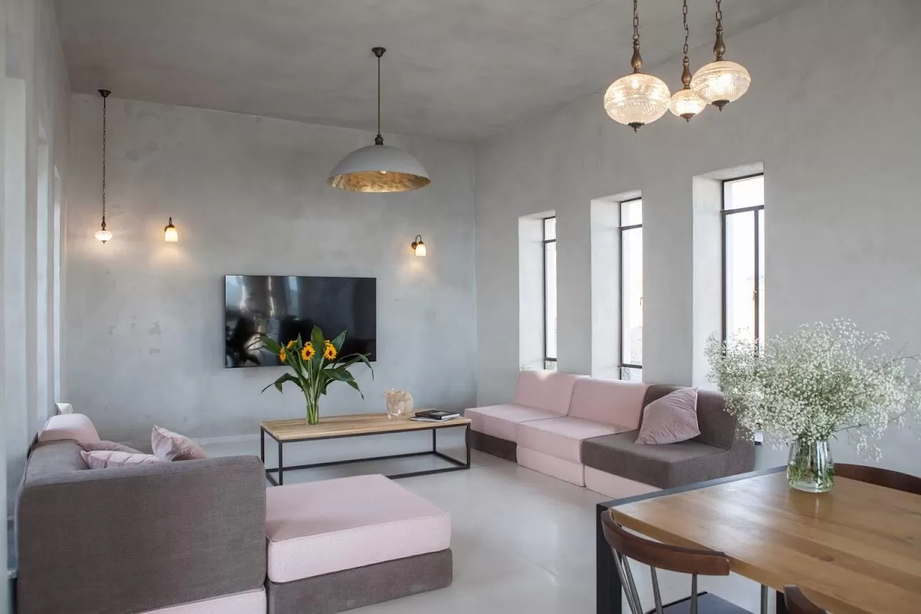 A large and beautiful living room space - Aluma-Verdalo, Givat Yoav, The Golan Heights and the Hermon