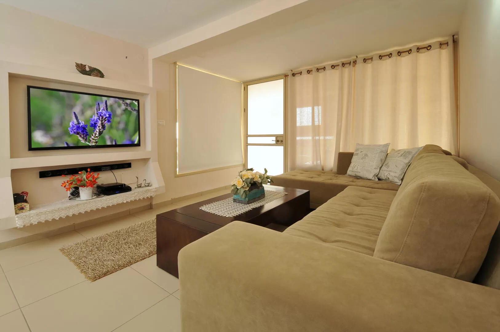living room with smart TV 50 inches - Ahuzat Aloni, Ein Ya'akov, Western Galilee