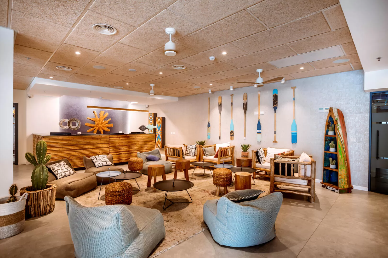 The complex has a pampering lobby with seating areas - Almogim Condos, Eilat, Arava