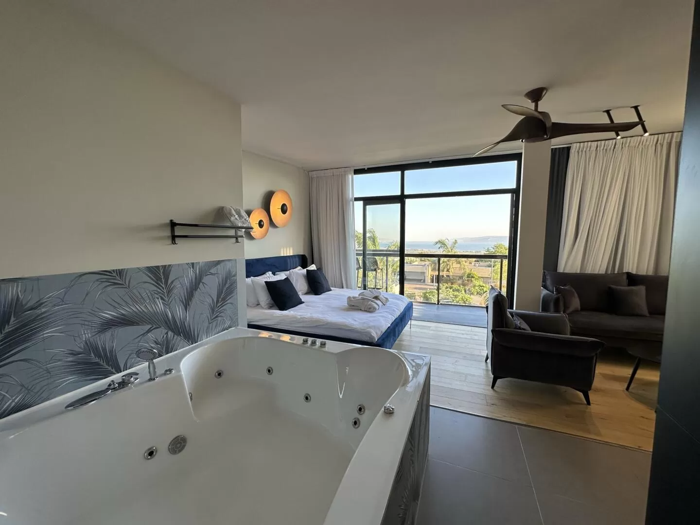 ג'קוזי זוגי מפנק בסוויטה - יוגה לייק ויו - לזוגות בלבד, סוויטה בצפון, חד נס, רמת-הגולן והחרמון