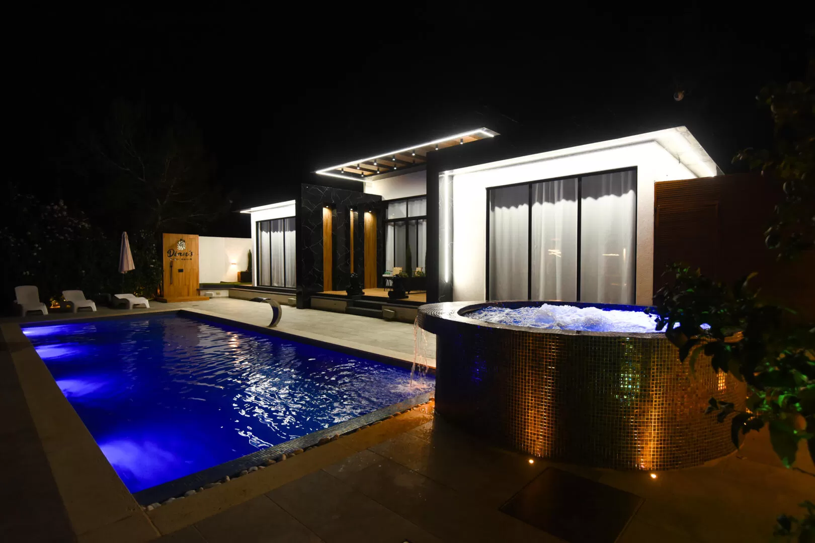 תאורת ערב לרחצה לילית - דיאנס לאקשרי | Dian's Luxury, סוויטה בצפון, גיתה, גליל מערבי