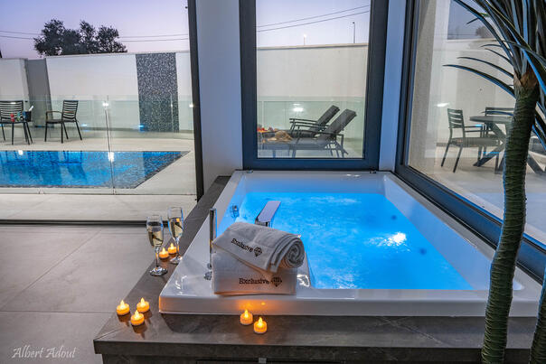 בצל הברוש - אסטאר