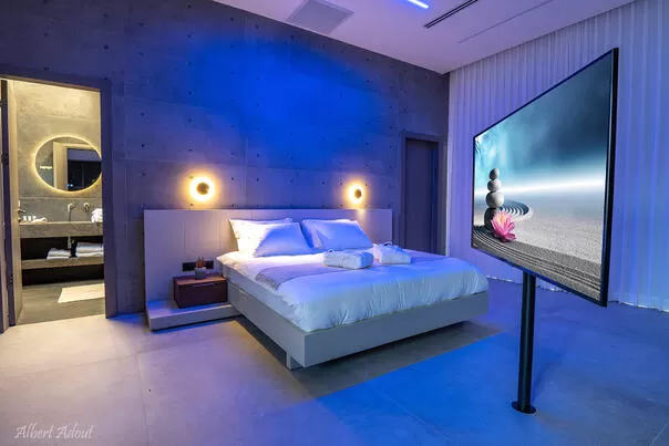מסך ענק smart tv מתכוונן - אסטאר, סוויטה בצפון, דלתון, גליל עליון