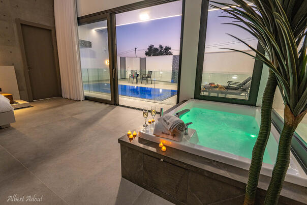 אחוזת בוטיק כתמר יפרח - אסתר