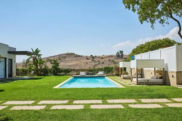 סוויטה עם בריכה מחוממת במתחם בצפון, אלמגור - נחלה 78