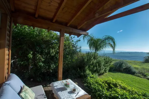 Intimate and pleasant sitting areas next to lush vegetation - Anicha, Had Nes, The Golan Heights and the Hermon