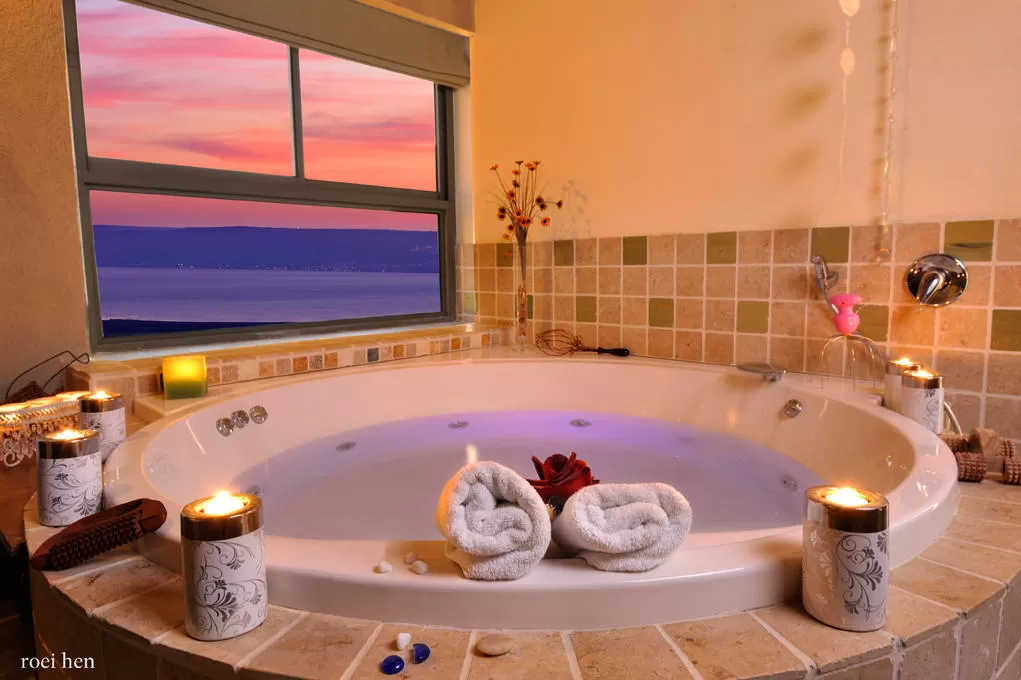 The suites and cabins have a round indoor jacuzzi - and the sunset that emerges from the window slightly overlooking the Sea of Galilee is completely real - Anicha