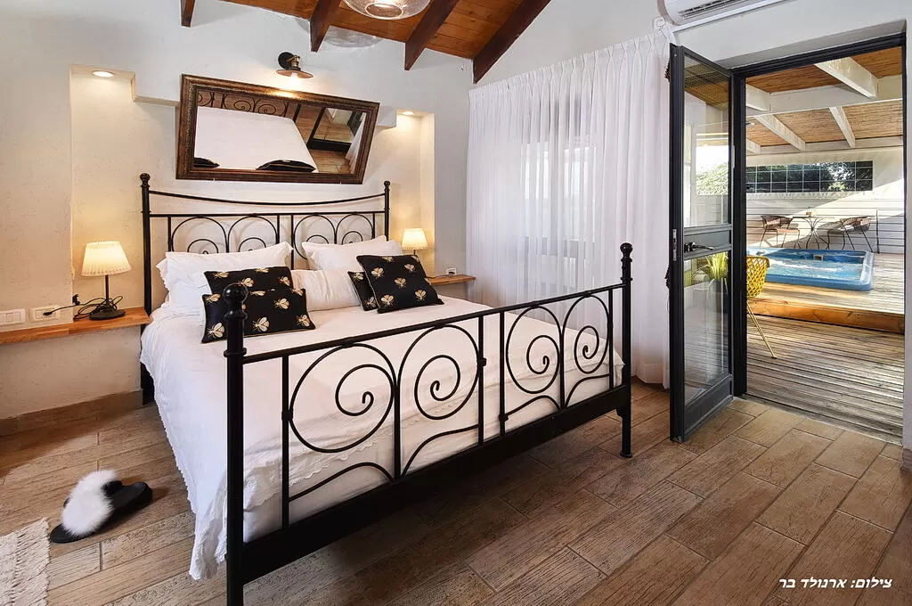 Queen size double bed, comfortable and pleasant - Francine, Ein Ya'akov, Western Galilee