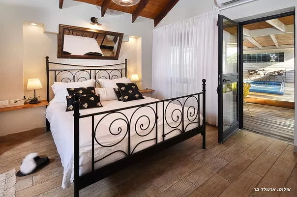 Queen size double bed, comfortable and pleasant - Francine, Ein Ya'akov, Western Galilee