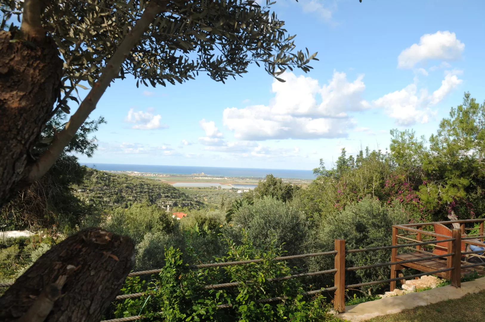 Me'al Hayam, Ein Hod