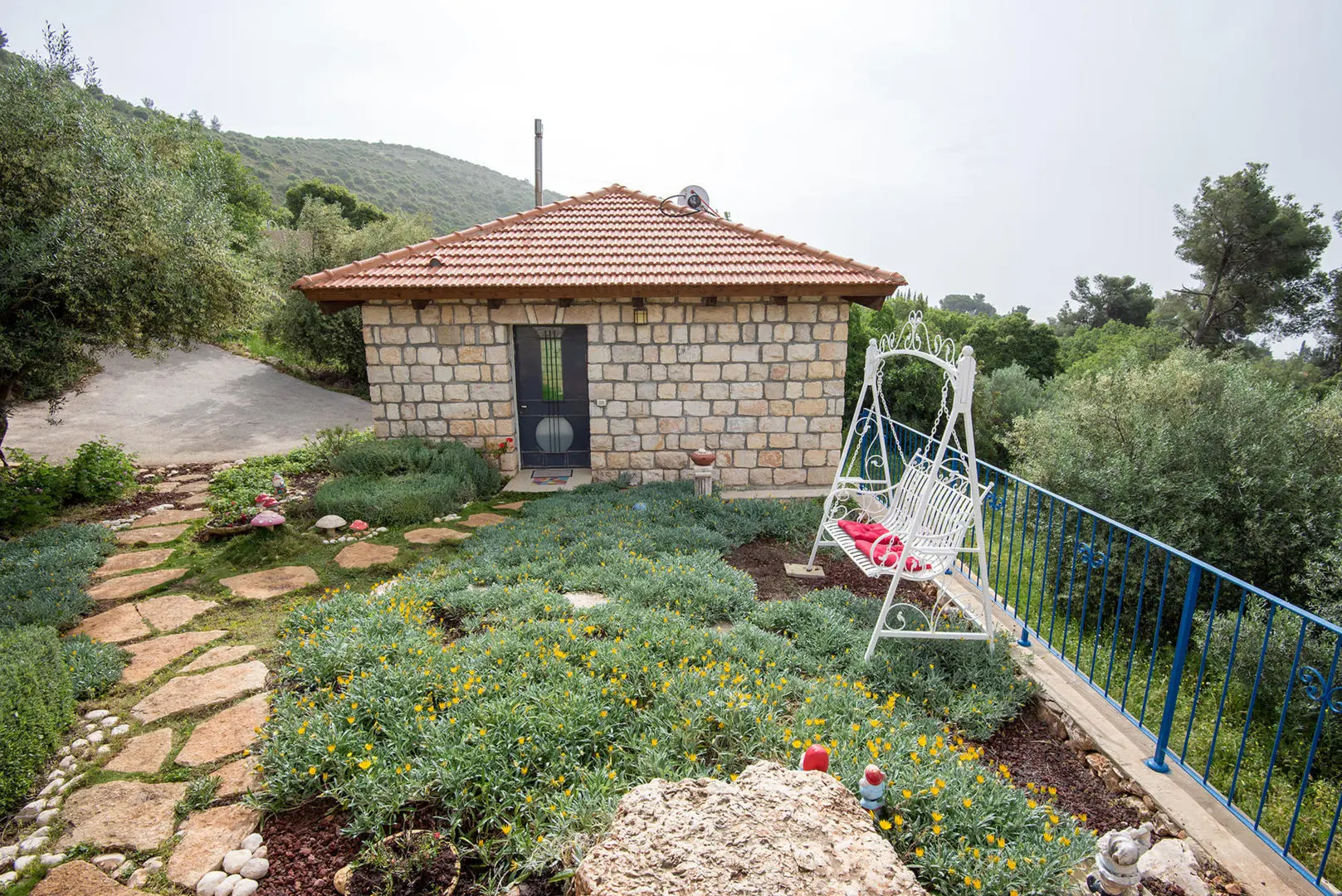Neimat Hahalil couples only, Amirim
