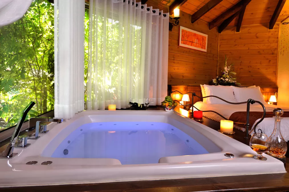 A pampering indoor jacuzzi in every cabin - Talia Cabins couples only, Rosh Pina, Upper Galilee
