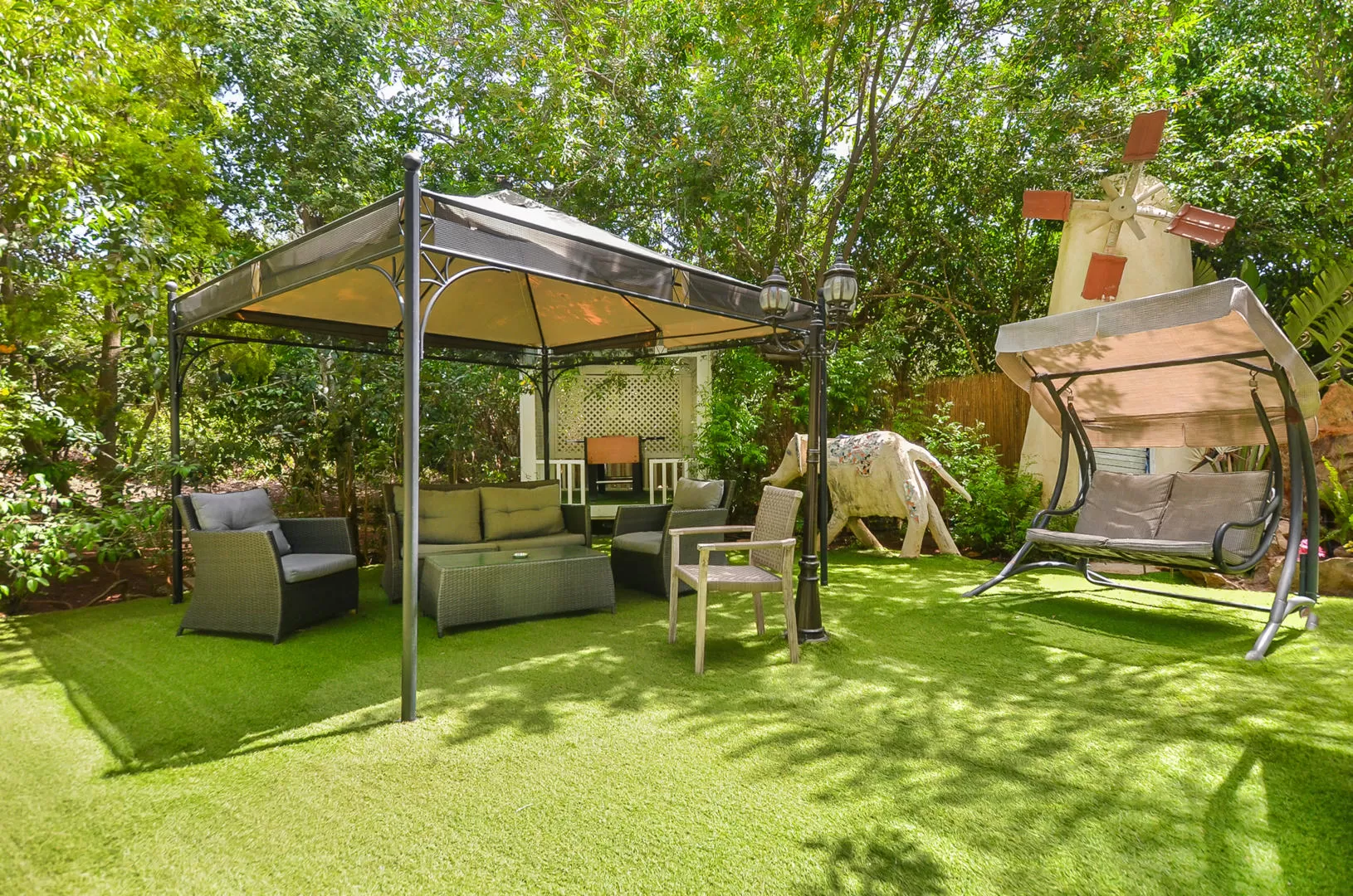 A pleasant space full of vegetation and seating areas for staying and joint activities - Achuzat Regei Kesem, Goren, Western Galilee