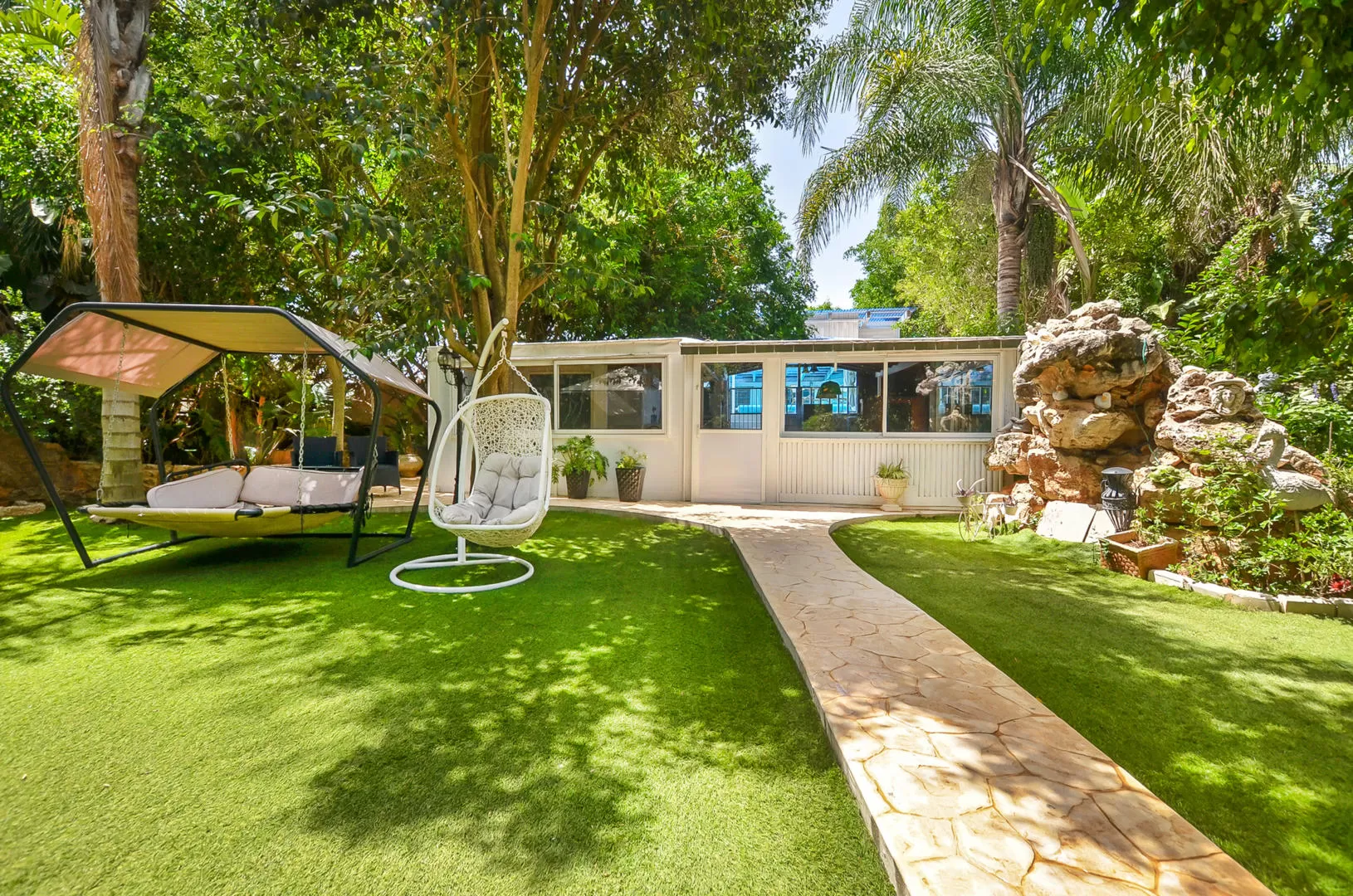 In the common area there is a fully equipped kitchen, games for children, a ping pong table and more - Achuzat Regei Kesem, Goren, Western Galilee
