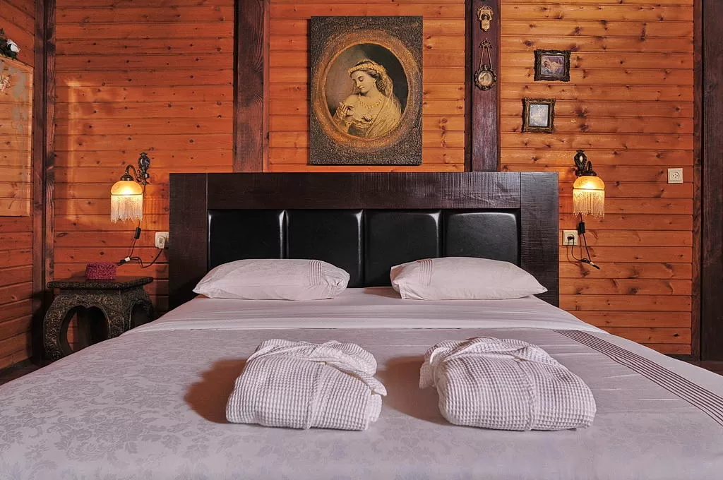 The beds in the cabins all have an orthopedic mattress and luxurious cotton sheets - Achuzat Regei Kesem, Goren, Western Galilee