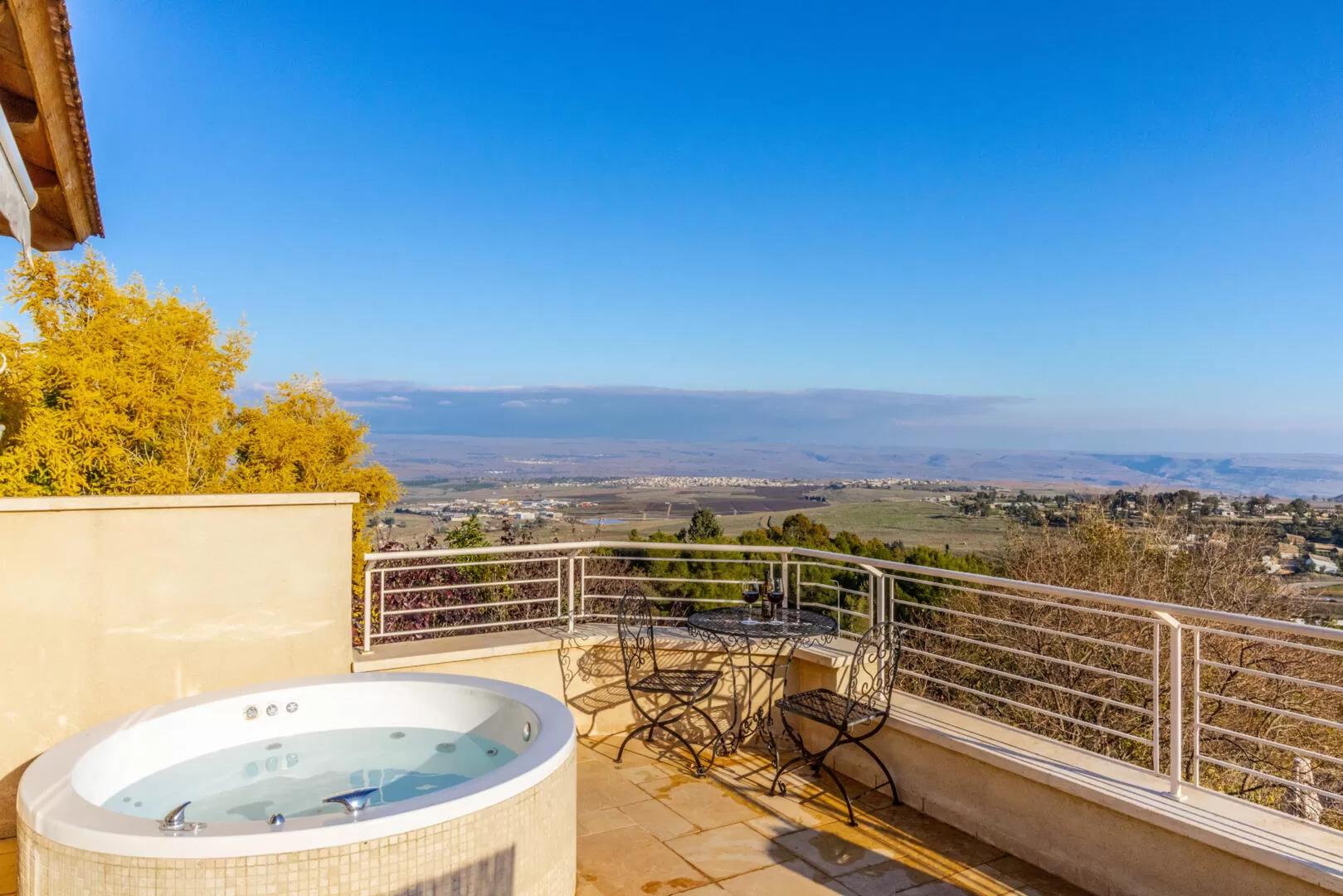 Marva Suite on the top floor, overlooking the spectacular view - Ahuzat Yasmin, Rosh Pina, Upper Galilee