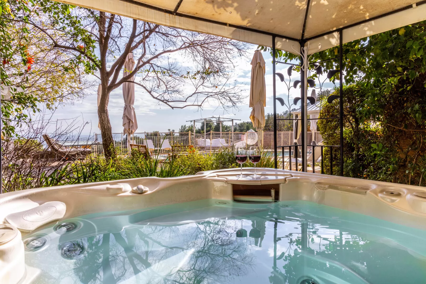 Large jacuzzi spa in the common pool complex - Ahuzat Yasmin, Rosh Pina, Upper Galilee