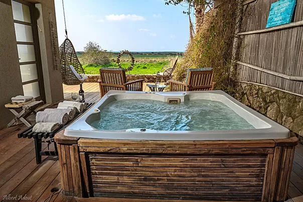 צימרים רומנטיים במיוחד בזכרון יעקב: ההמלצות שלנו לשנת 2026 - צימר חוף הבונים- WINTER WONDERLAND