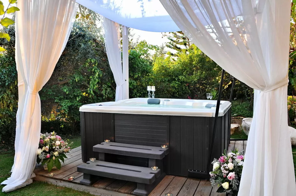 Champagne Boutique Estates, Kfar Varedim