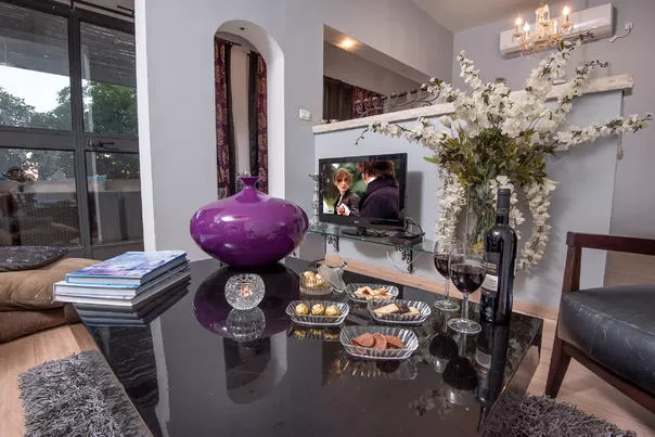 Champagne Boutique Estates, Kfar Varedim