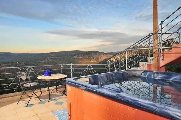  - Izmargad couples only