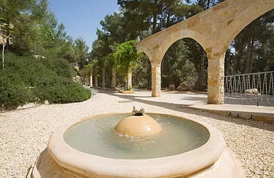 צימר עם ג'קוזי ספא פרטי בצפון, יער בירייה - בית בגליל | מלון בוטיק וספא
