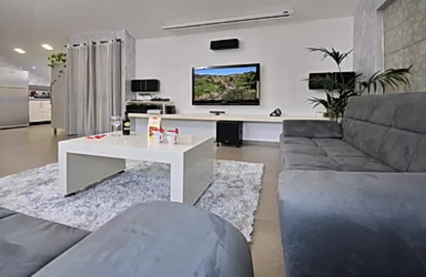 גודל הסוויטה- 100 מ"ר - הלופט הניו יורקי, צימר בצפון, קריית שמונה, גליל עליון