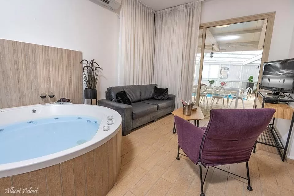 The suite space is cozy and designed - Ahuzat Lorraine, Ein Ya'akov, Western Galilee