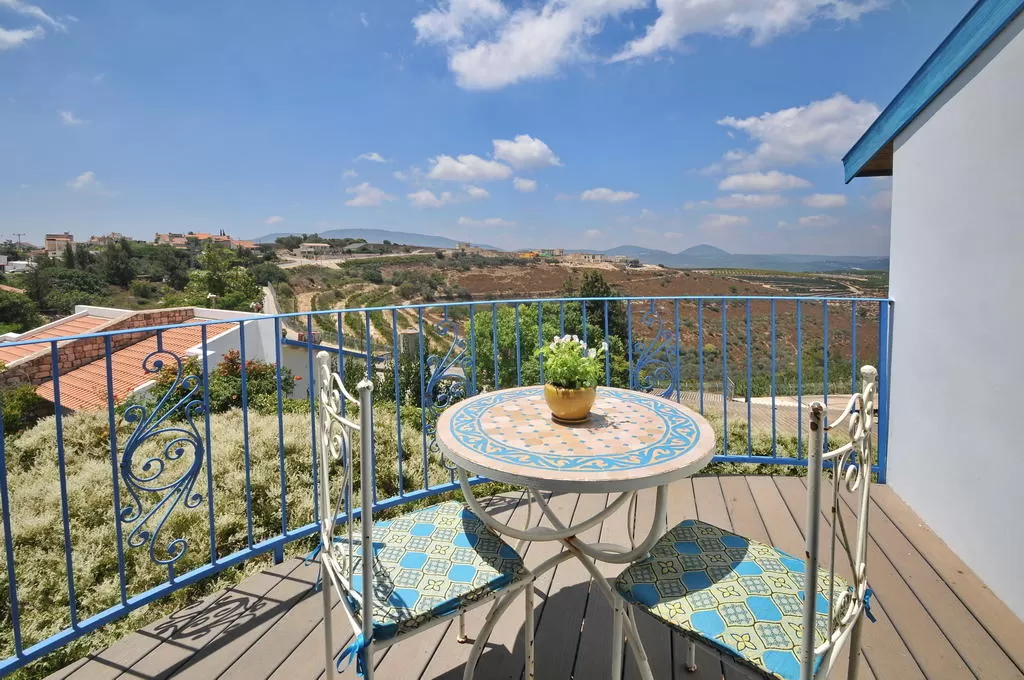 Sara's Estate, Kerem Ben Zamra