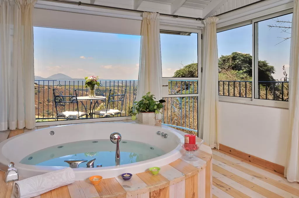 Sara's Estate, Kerem Ben Zamra