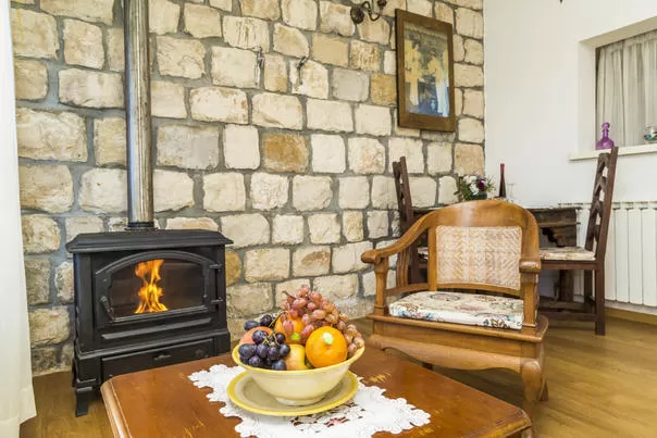 צימר עם בריכה במתחם בצפון, כרם בן זמרה - אחוזת שרה
