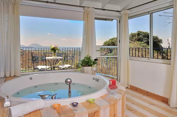 Sara's Estate, Kerem Ben Zamra