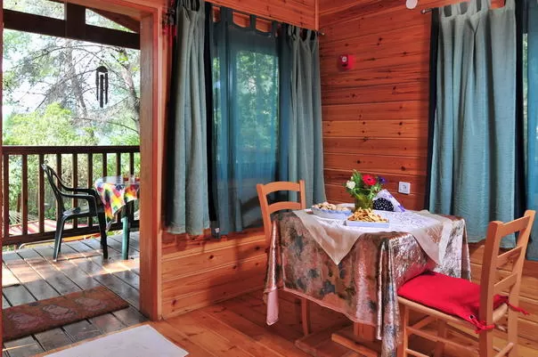 צימר בצפון, אמירים - שירת העשבים